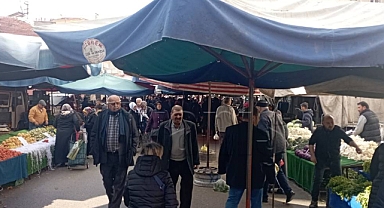 Karaman'da semt pazarında fiyatlar