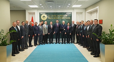 Karaman heyeti Bakan Kurum’u ziyaret etti
