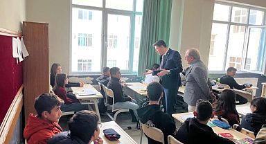 Kaymakam mesaiye öğrencilerle başladı