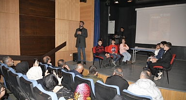 Öğrenciler "Maske Düştü" kitabını düzenledikleri panelde değerlendirdiler