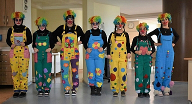 Öğrencilerden Minik Hastalara Moral Dolu Ziyaret