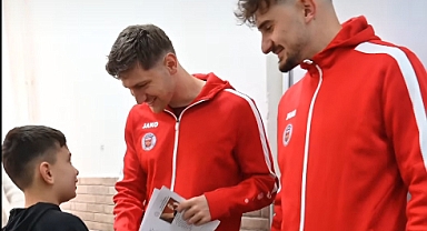Öğrencilerin Karne hediyesi Karaman FK'dan