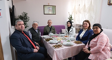 Vali Çiçekli, Huzurevi’nde Çilesiz çiftinin misafiri oldu