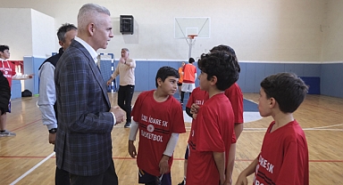 Vali Çiçekli, sporcuların antrenmanını izledi