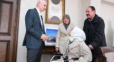 Ayşegül'ün Umre Hayalini Vali Çiçekli Gerçekleştirdi