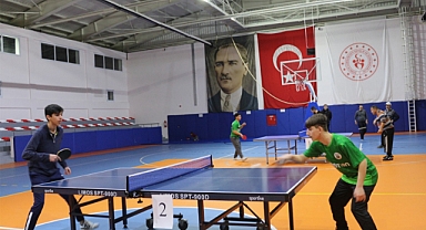 Ermenek'te Mustafa Uğur Masa Tenisi Turnuvası Başladı