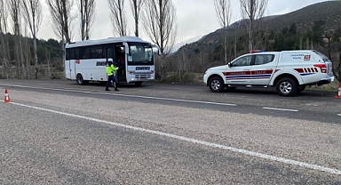 Jandarma, yolcu otobüsünde denetim yaptı