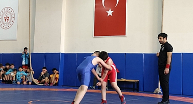 Karaman'da Küçükler ve Yıldızlar Güreş Müsabakaları Tamamlandı