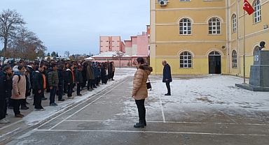 Karaman'da deprem için saygı duruşu