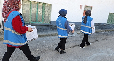 Karaman’da Yurt Öğrencileri Ramazan Kolilerini İhtiyaç Sahiplerine Ulaştırdı