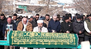 Şehit annesi toprağa verildi