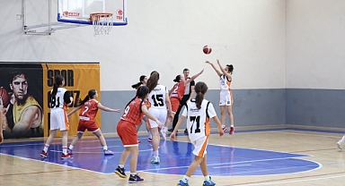 U14 Kızlar Basketbol Bölge Şampiyonası Karaman'da Başladı
