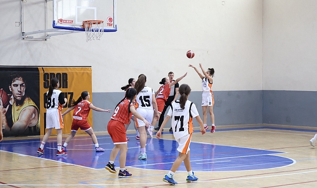 U14 Kızlar Basketbol Bölge Şampiyonası Karaman'da Başladı