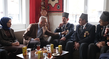 Vali Çiçekli, Muharip Gaziler Derneğini ziyaret etti