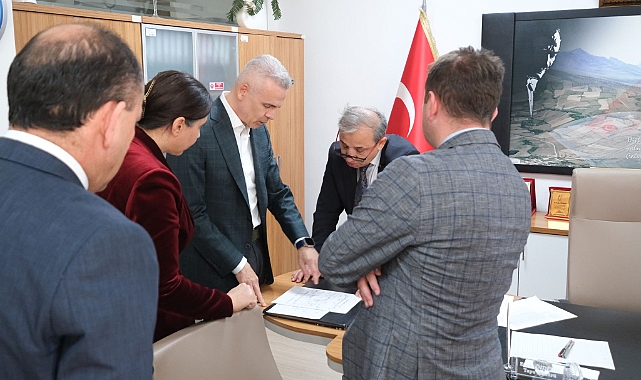 Vali Çiçekli Tapu Müdürlüğünü Ziyaret Ederek İncelemelerde Bulundu
