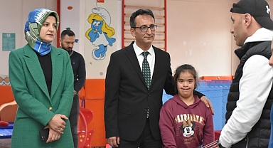 Vali Yardımcısı Çiçekli ve İl Müdürü Çalışkan'dan Özel Eğitim Öğrencilerine Ziyaret