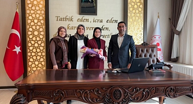 Başyayla'da Kadınlar Gününde Kaymakam Çakır'a Karanfil