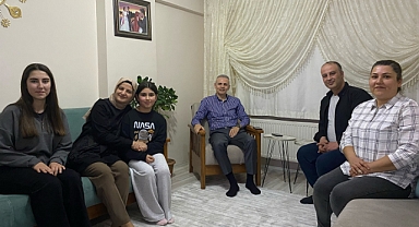 Çiçekli çifti, iftar sonrasında Yüksel Ailesinin misafiri oldu