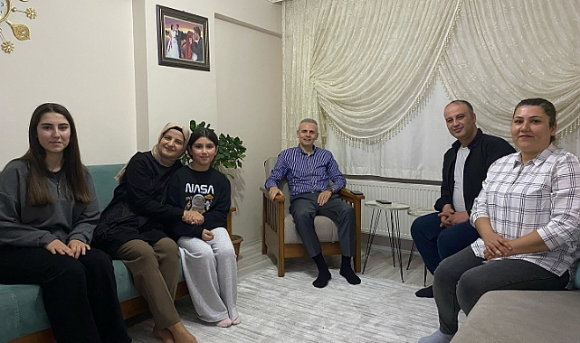 Çiçekli çifti, iftar sonrasında Yüksel Ailesinin misafiri oldu