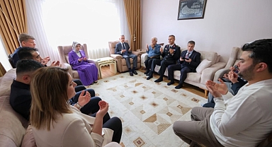Çiçekli çiftinden bayram ziyaretleri