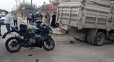 Karaman'da motosikletle kamyonet çarpıştı: 2 yaralı