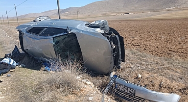 Karaman'da Otomobil Şarampole Devrildi: 1 Ölü, 1 Yaralı