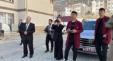 Kaymakam Çakır öğrencilerin Dron gösterisini izledi