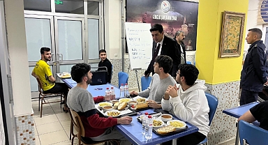 Kaymakam Erdoğan, iftarını üniversite öğrencileriyle açtı