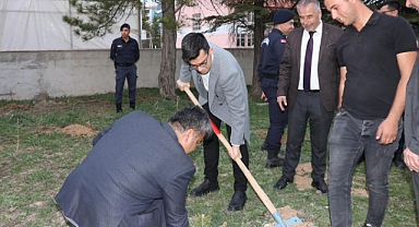 Kaymakam İlkay, Öğrencilerle önce Fidan Dikti, Sonra Birlikte İftar Açtı