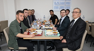 Kaymakam Yamakoğlu iftarını öğrencilerle açtı