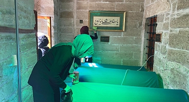 Öğrenciler Camileri Temizledi