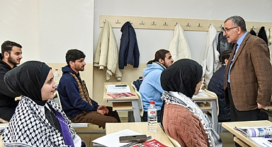 Rektör Gavgalı Filistinli Öğrencilerle Bir Araya Geldi