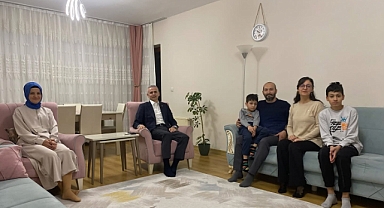 Sağlık ailesinin konuğu Çiçekli çifti oldu
