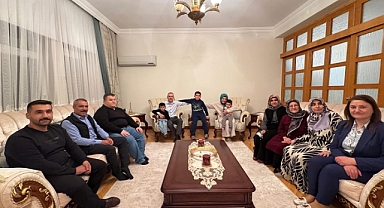 Vali Çiçekli ve eşi iftar sofralarında şehit ailesini ağırladı