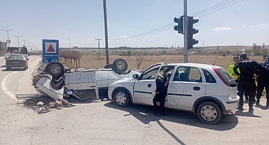 Jandarma kavşağında yine kaza: araç ters döndü