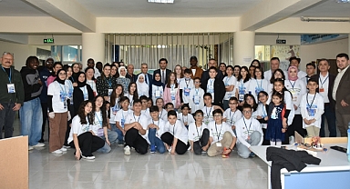 Karaman BİLSEM'de Bilim Şöleni: 4006 TÜBİTAK Bilim Fuarı Ziyaretçilerini Ağırlıyor
