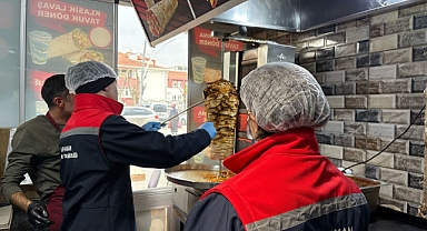 Karaman'da tavuk döner satışı yapan işletmeler denetlendi