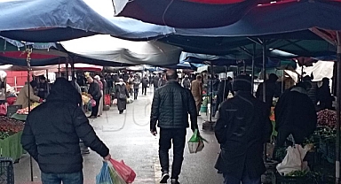 Karaman'da semt pazarında fiyatlar