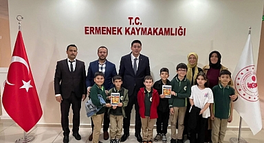 Kaymakam Erdoğan, minik yazarları ağırladı