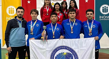KMÜ Badminton Takımı 10 Madalya Kazandı