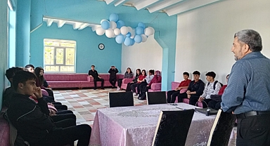 Öğrencilerden İmam-ı Rabbani Gençlik Merkezi'ne Ziyaret