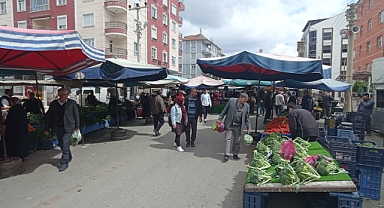Perşembe Pazarında Sebze ve Meyve Fiyatları