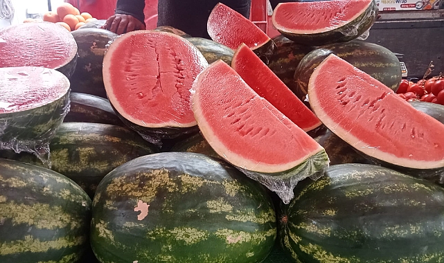 Semt Pazarında Karpuz 40 TL’den Tezgâhta!