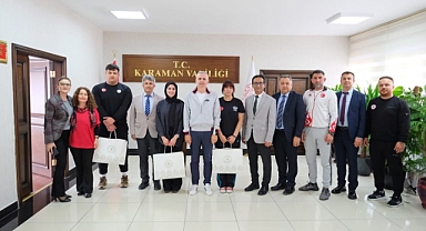 Vali Çiçekli, spor dallarında başarılı olan öğrencileri ağırladı