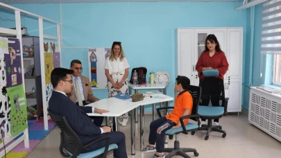 Kaymakamdan minik öğrencilere ziyaret