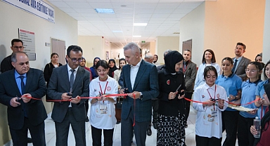 Anafartalar Ortaokulu'nda TÜBİTAK Bilim Fuarı açıldı