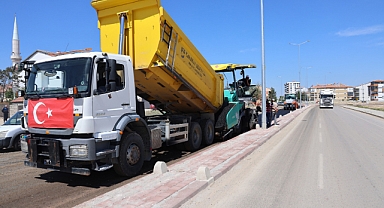 Ertuğrul Gazi Bulvarı'nda genişletilen yollar asfaltlanıyor