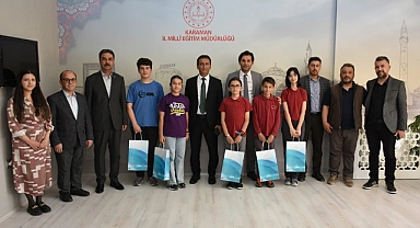 İngilizce yarışmalarında derece alan öğrenciler ödüllendirildi