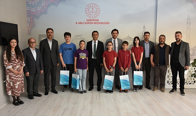 İngilizce yarışmalarında derece alan öğrenciler ödüllendirildi