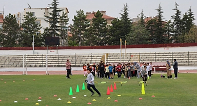 Karaman’da 587 Öğrenciyle Çocuk Atletizmi Coşkusu